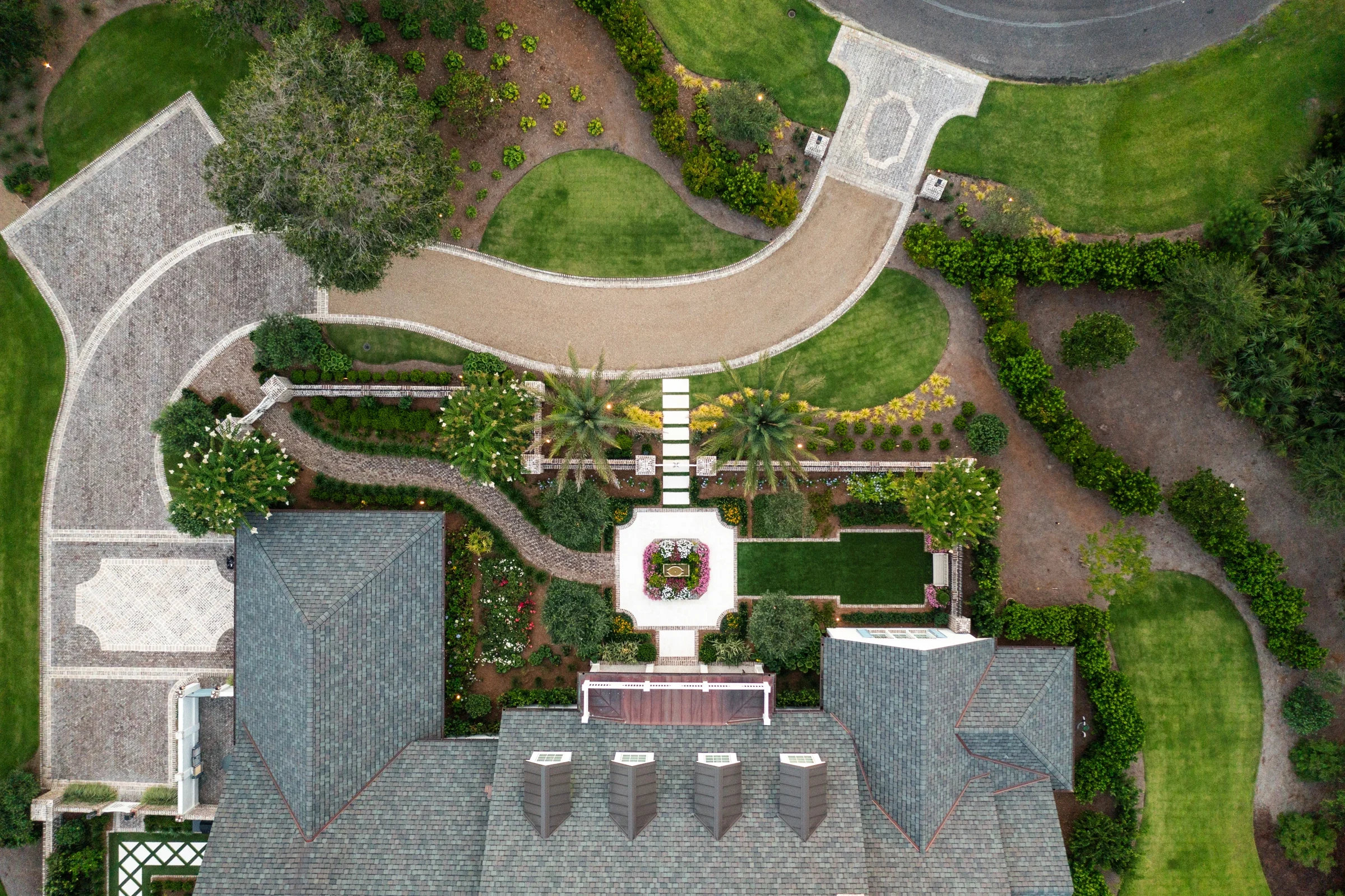 Front Courtyard at Lakeside Luxury