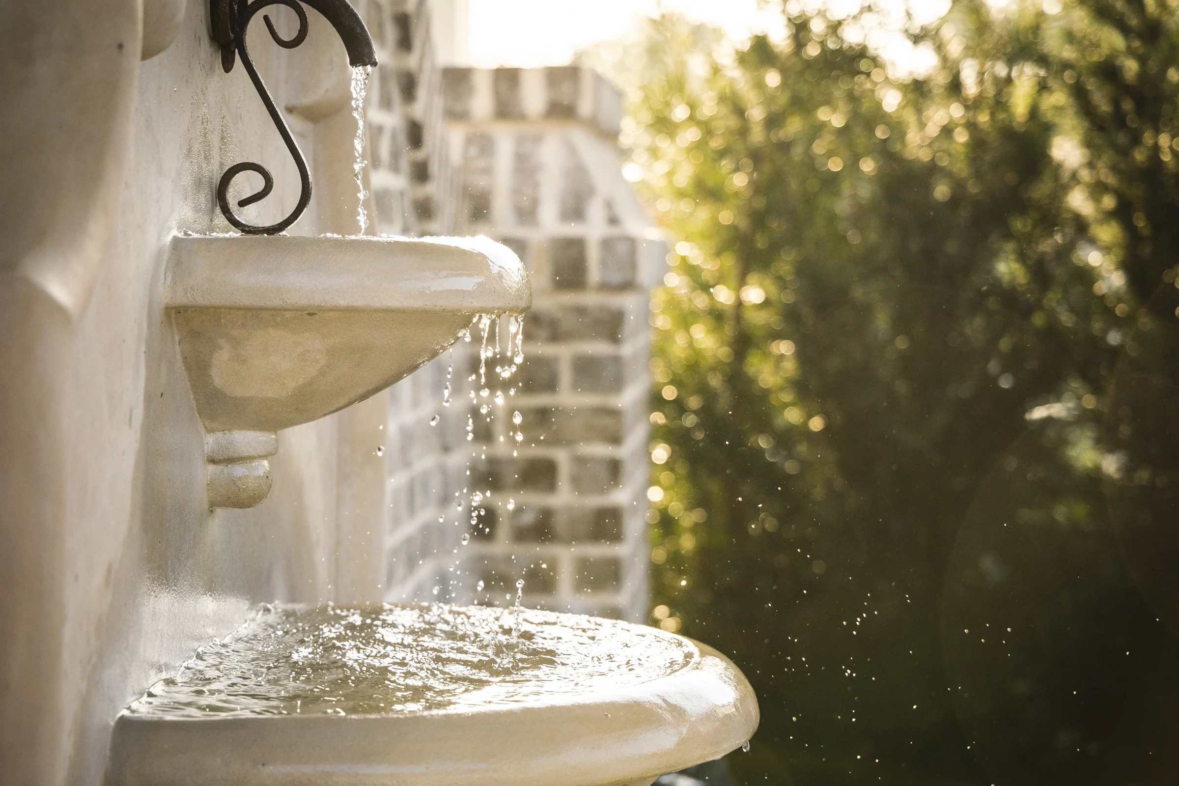 Lakeside Luxury — landscape and architectural detail 9