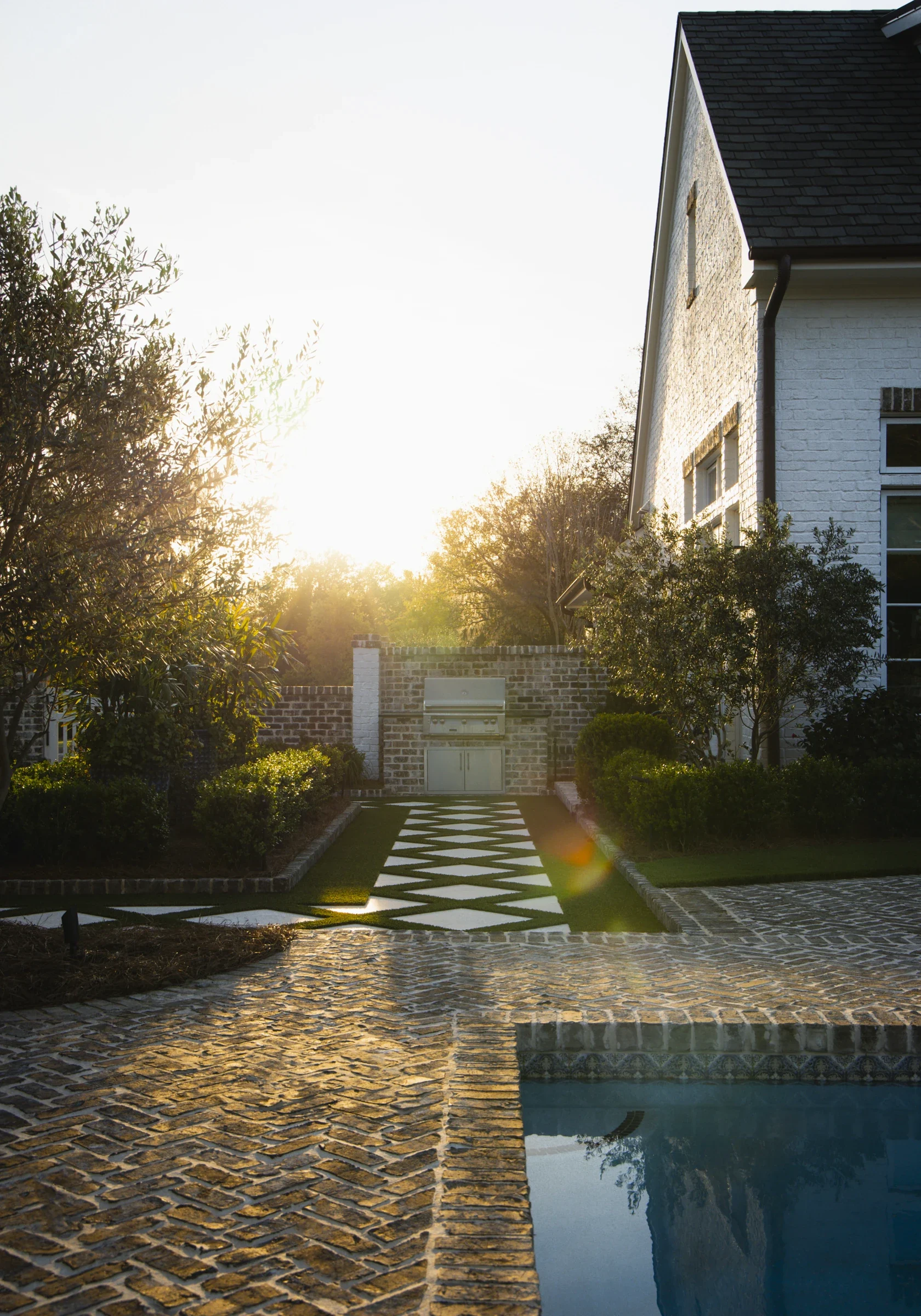 Lakeside Luxury — landscape and architectural detail 14