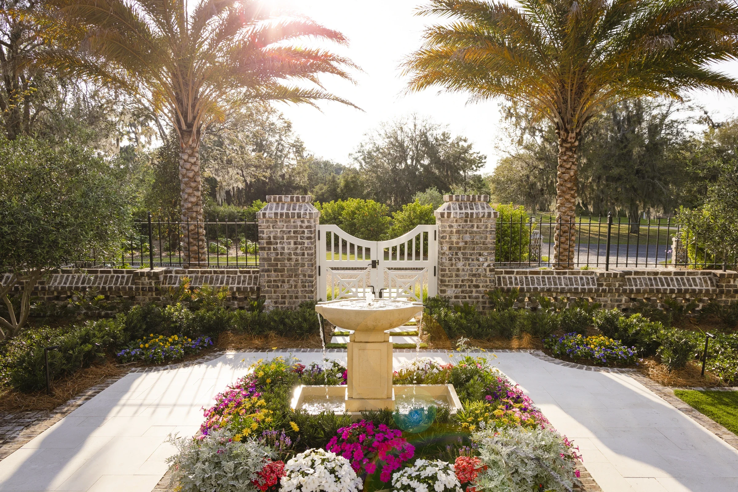 Lakeside Luxury — landscape and architectural detail 15