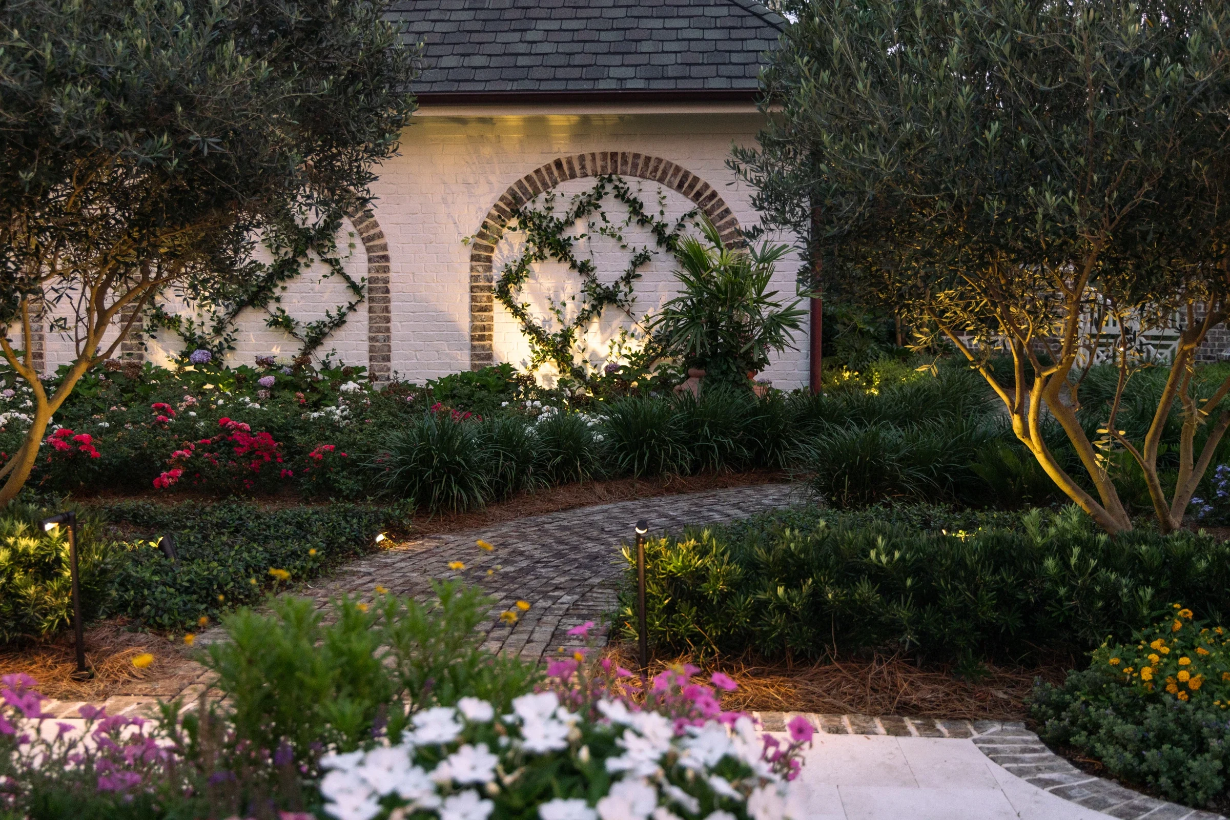 Lakeside Luxury — landscape and architectural detail 18